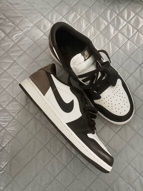 Nike Men's Air Jordan 1 Retro Low OG Mocha’s size 8